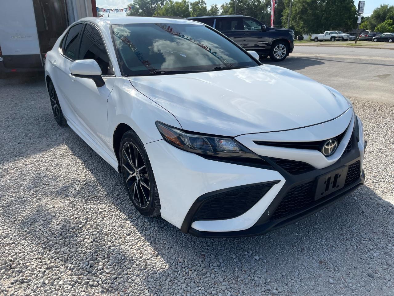 Toyota Camry SE 2021