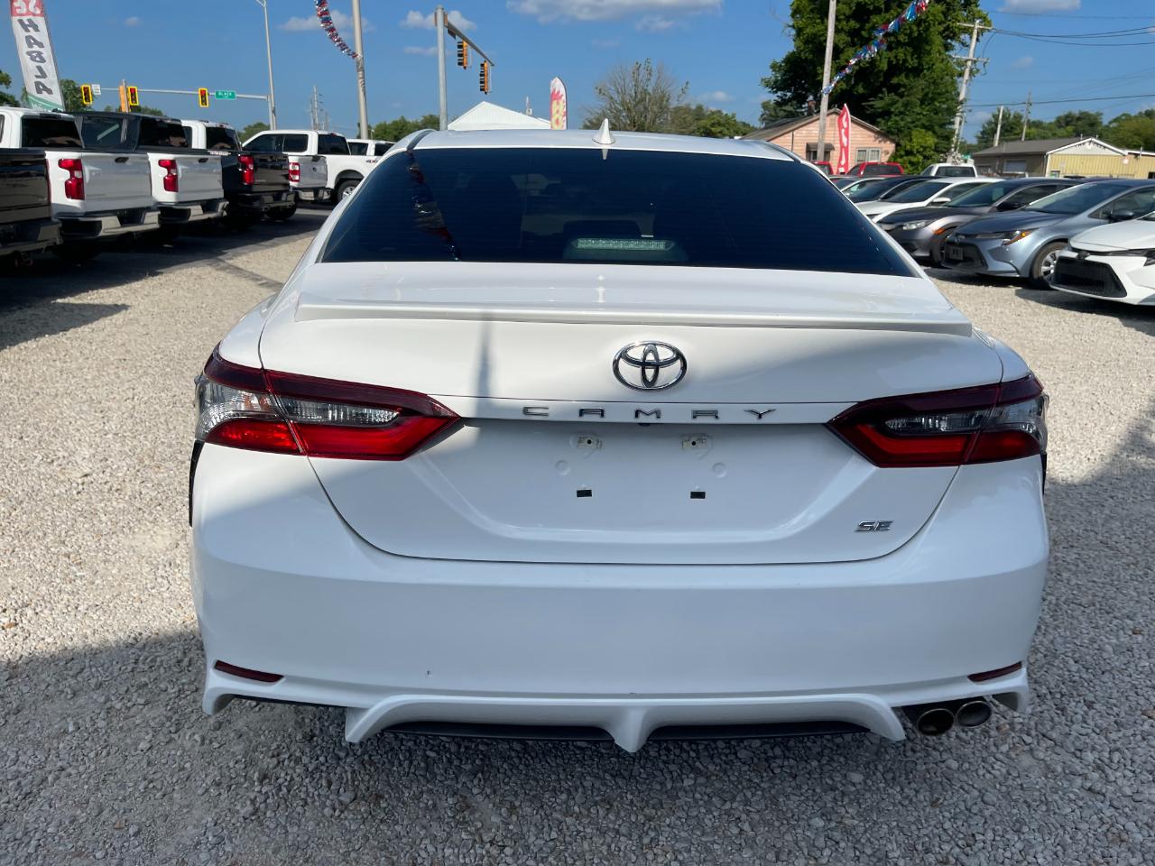 Toyota Camry SE 2021