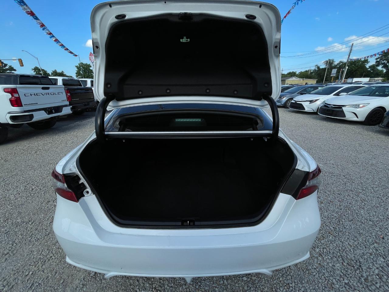 Toyota Camry SE 2021