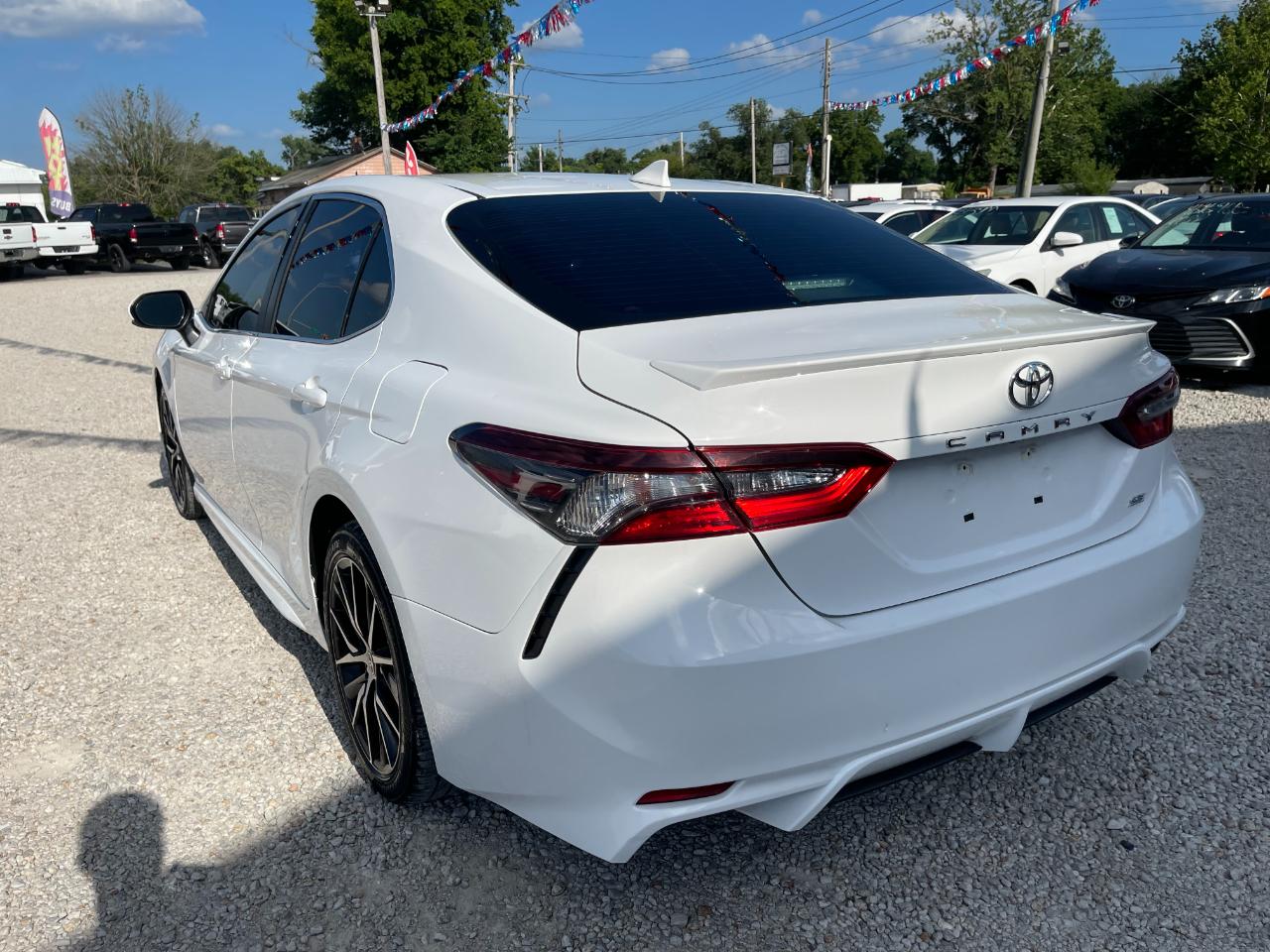 Toyota Camry SE 2021