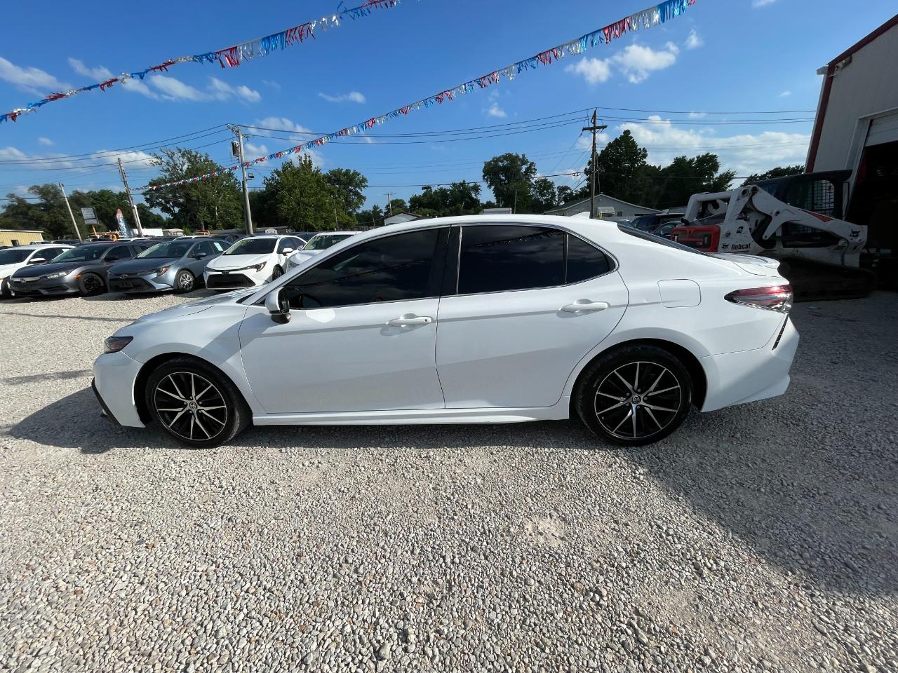 Toyota Camry SE 2021