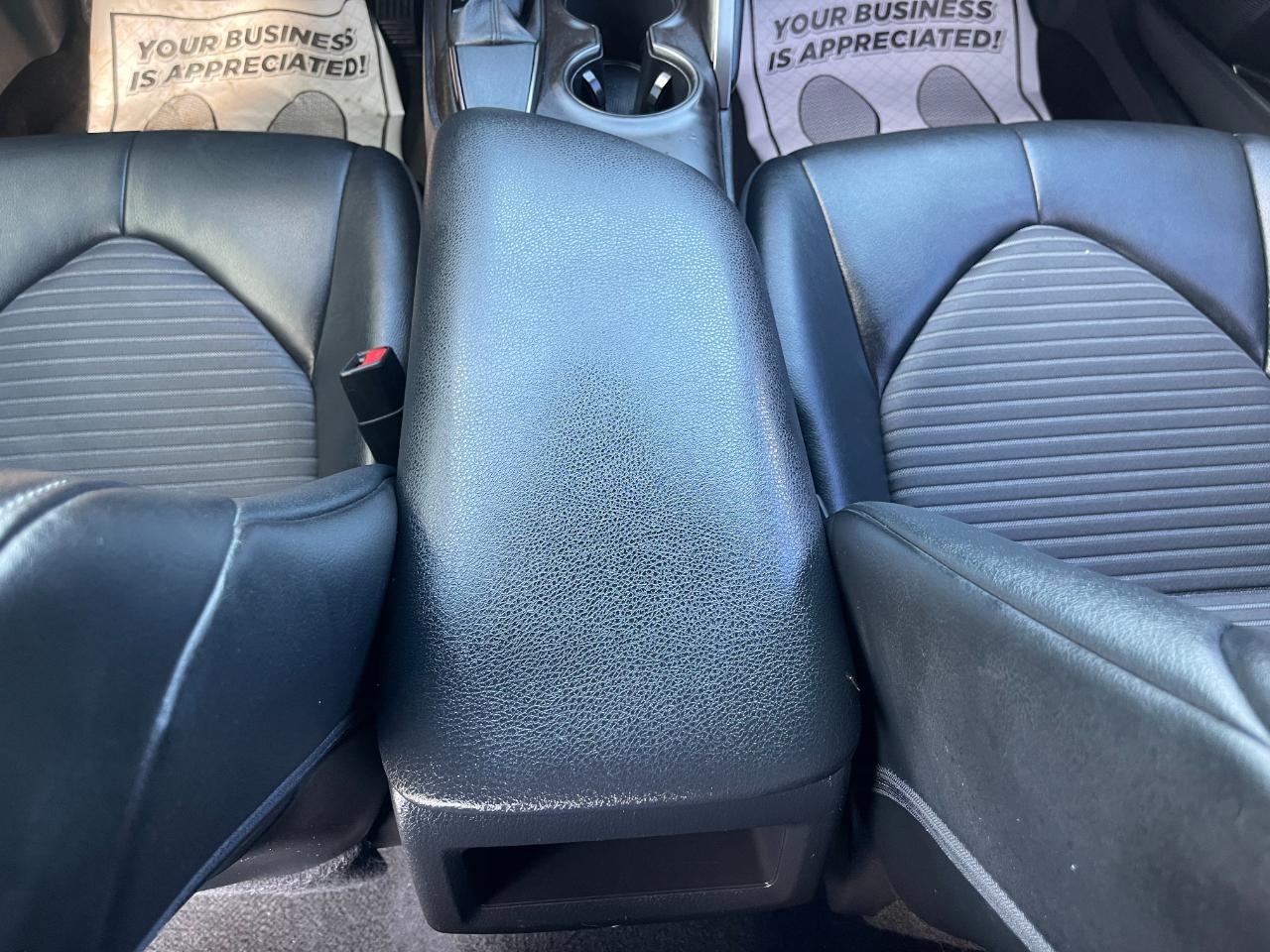 Toyota Camry SE 2021