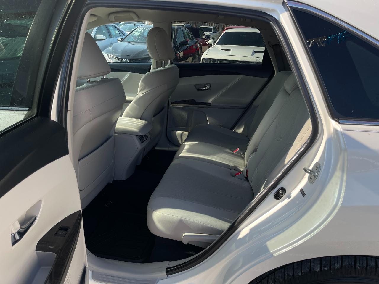 Toyota Venza LE I4 FWD 2013