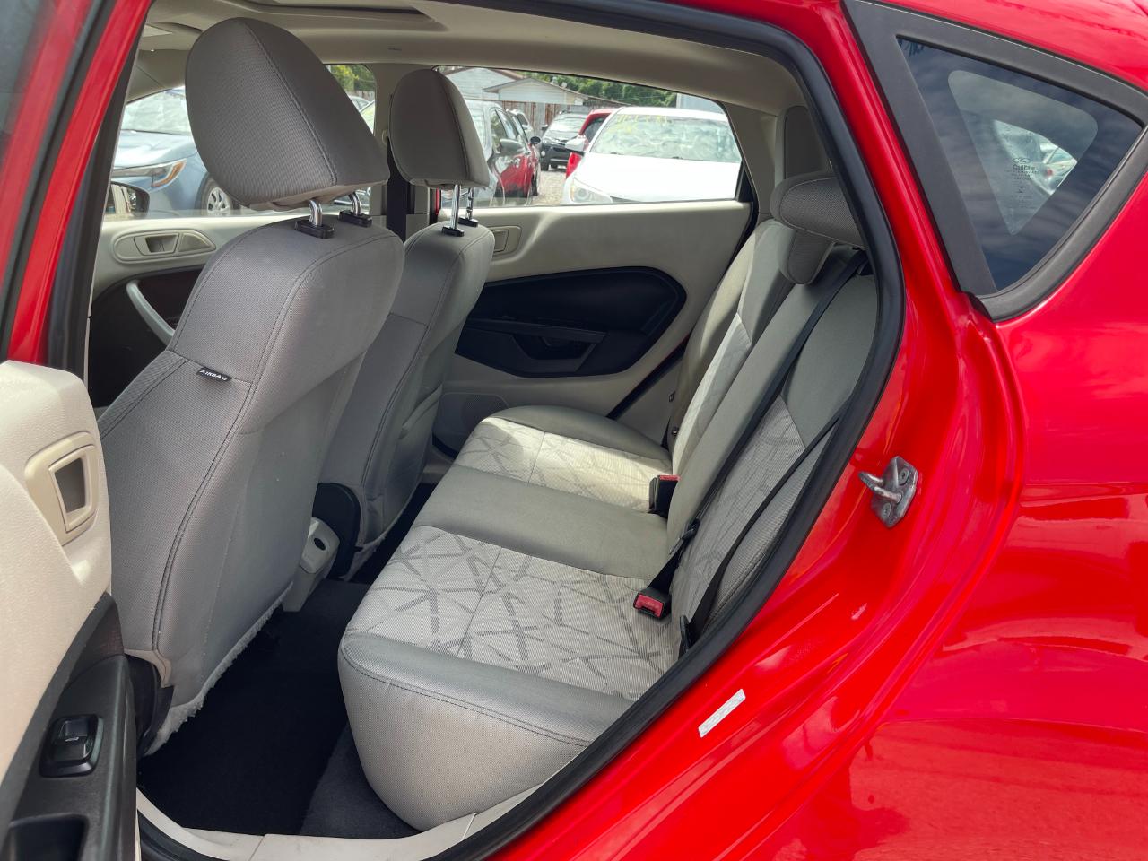 Ford Fiesta SE Hatchback 2013