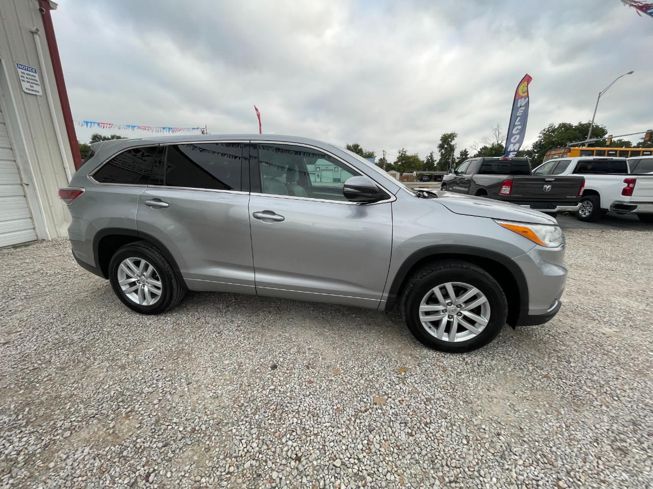 Toyota Highlander LE FWD I4 2014