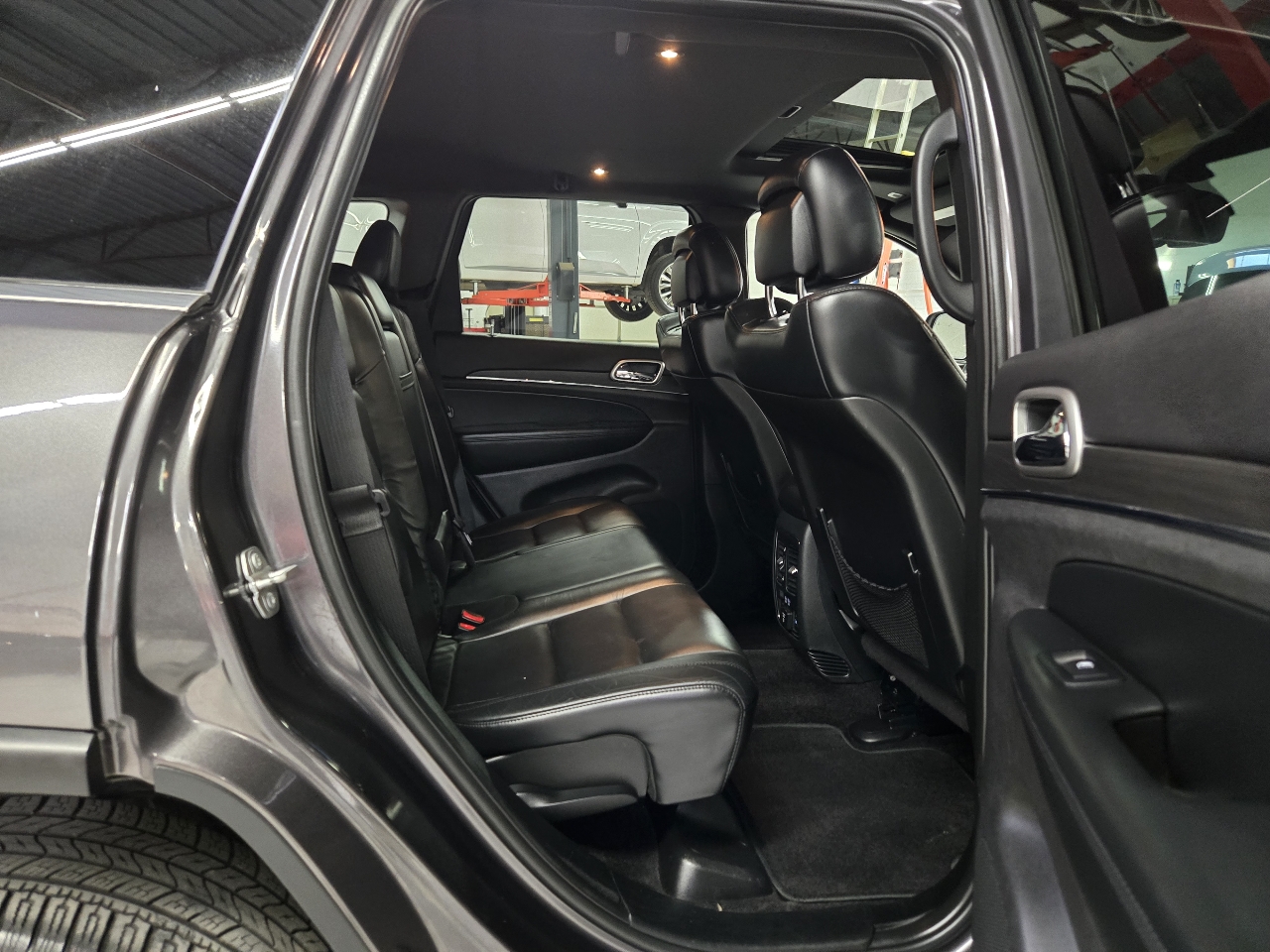 2018 Jeep Grand Cherokee Limited photo 24