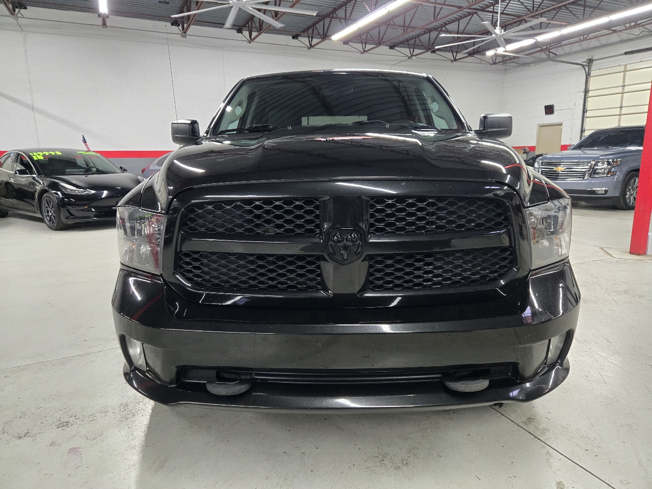 RAM 1500 Tradesman Quad Cab 4WD 2017 RAM 1500 Tradesman Quad Cab 4WD 2017