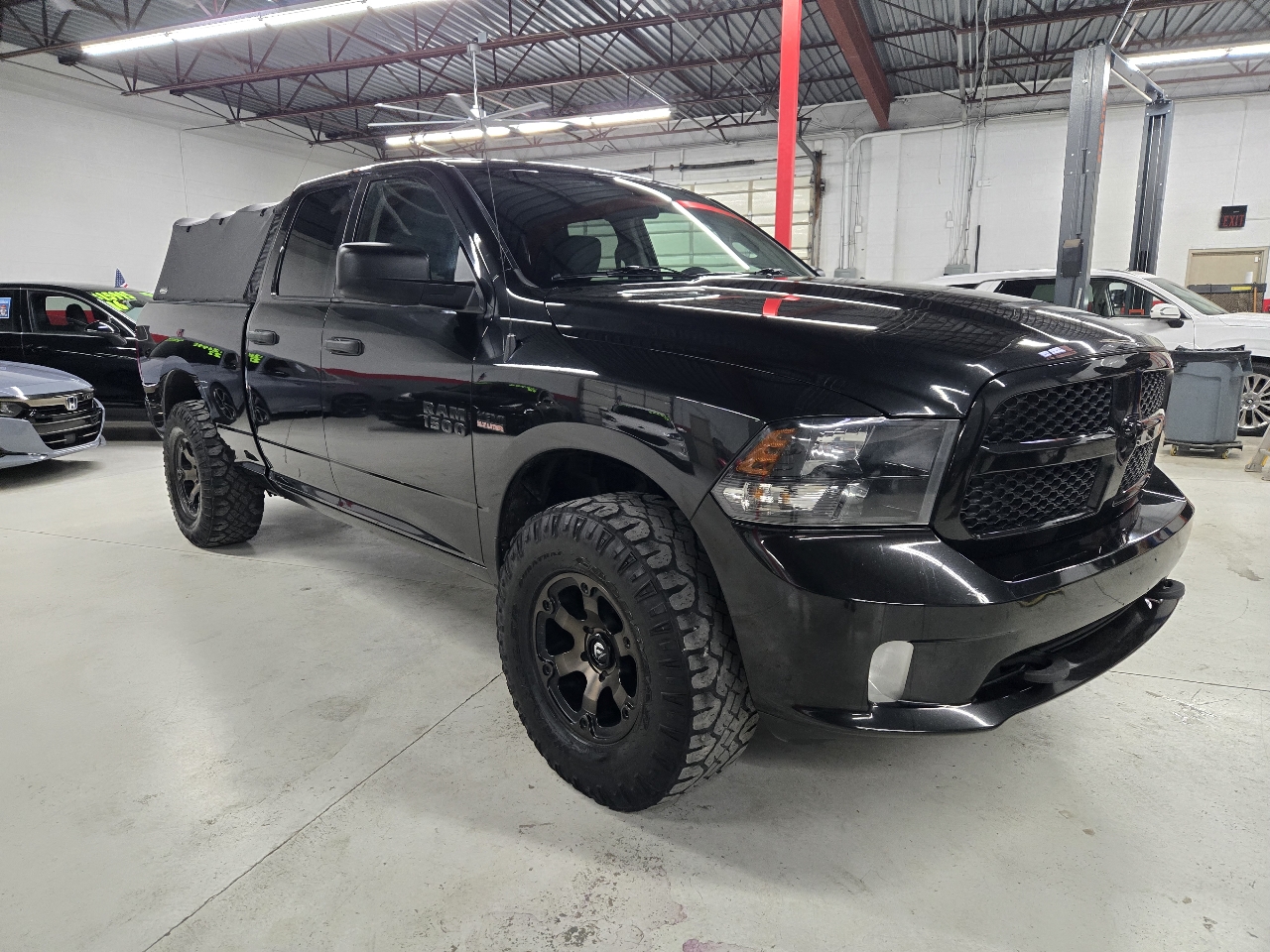 RAM 1500 Tradesman Quad Cab 4WD 2017 RAM 1500 Tradesman Quad Cab 4WD 2017