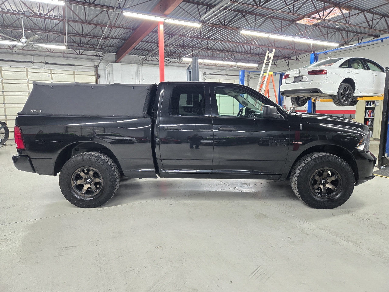 RAM 1500 Tradesman Quad Cab 4WD 2017 RAM 1500 Tradesman Quad Cab 4WD 2017