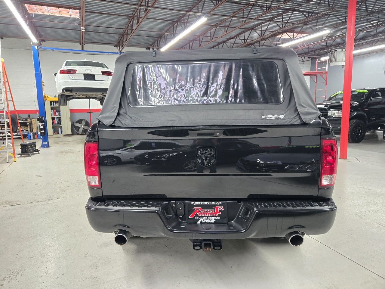 RAM 1500 Tradesman Quad Cab 4WD 2017 RAM 1500 Tradesman Quad Cab 4WD 2017