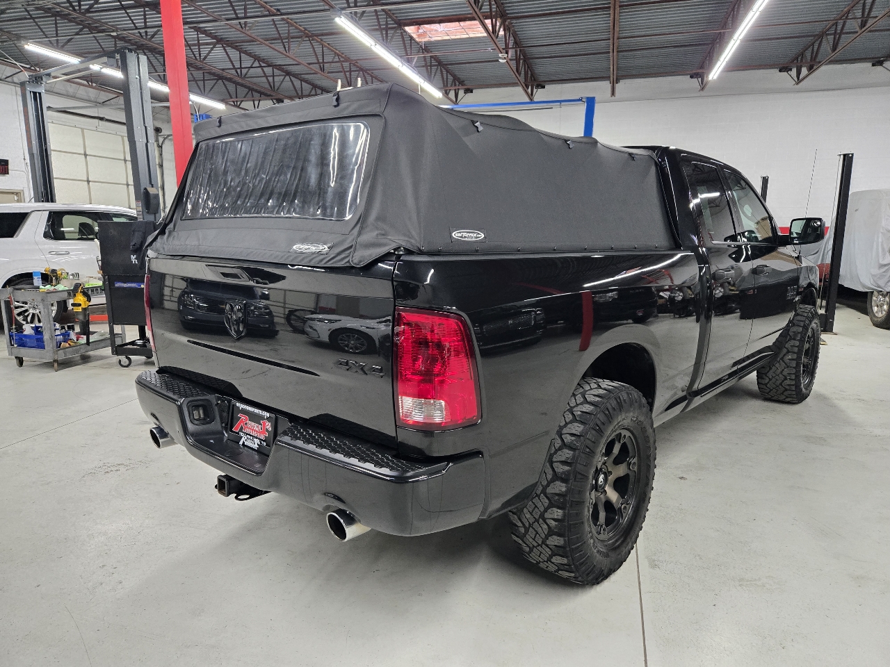 RAM 1500 Tradesman Quad Cab 4WD 2017 RAM 1500 Tradesman Quad Cab 4WD 2017