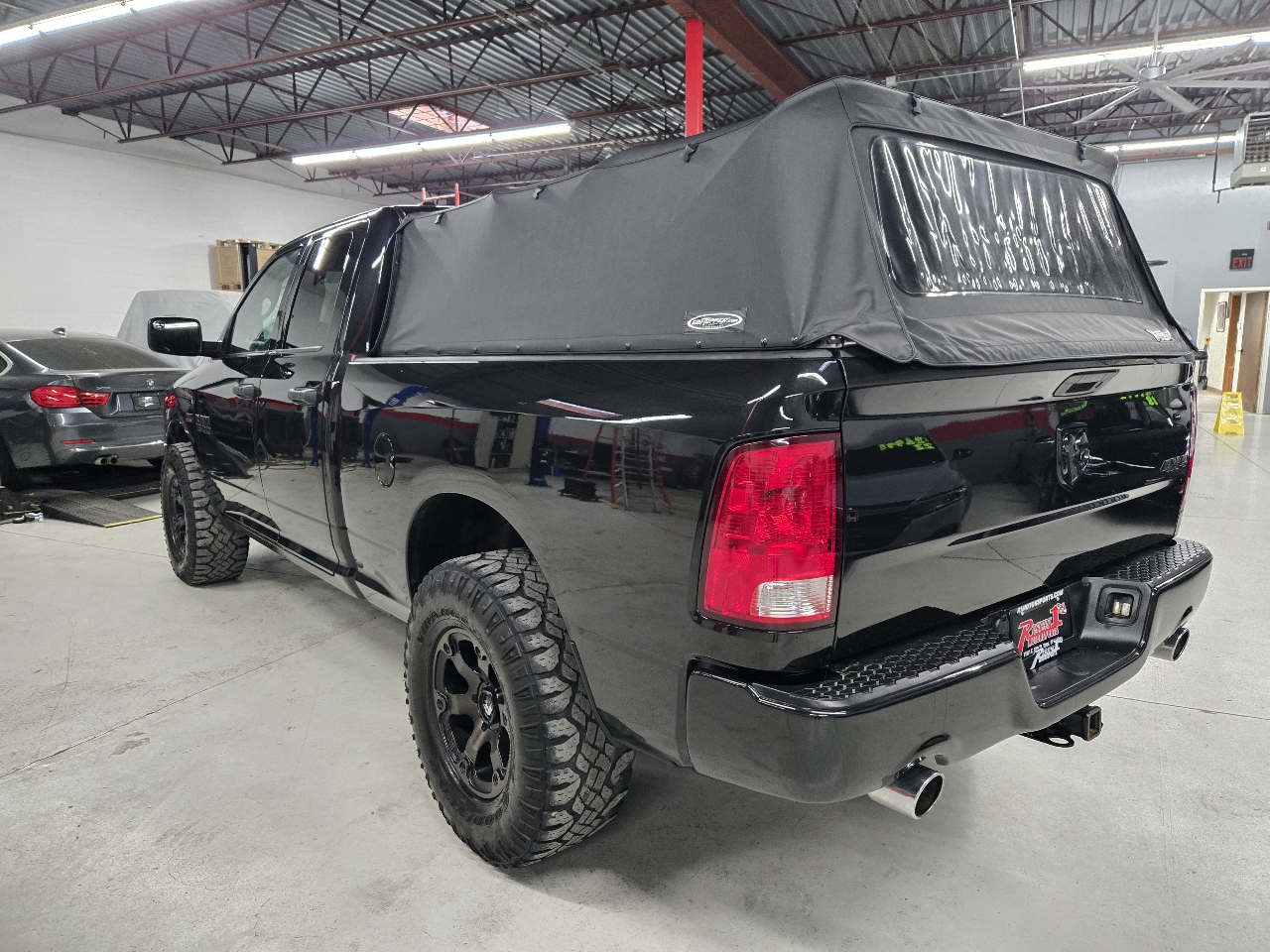 RAM 1500 Tradesman Quad Cab 4WD 2017 RAM 1500 Tradesman Quad Cab 4WD 2017