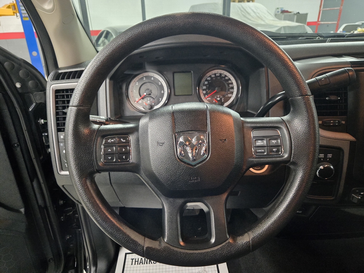 RAM 1500 Tradesman Quad Cab 4WD 2017 RAM 1500 Tradesman Quad Cab 4WD 2017