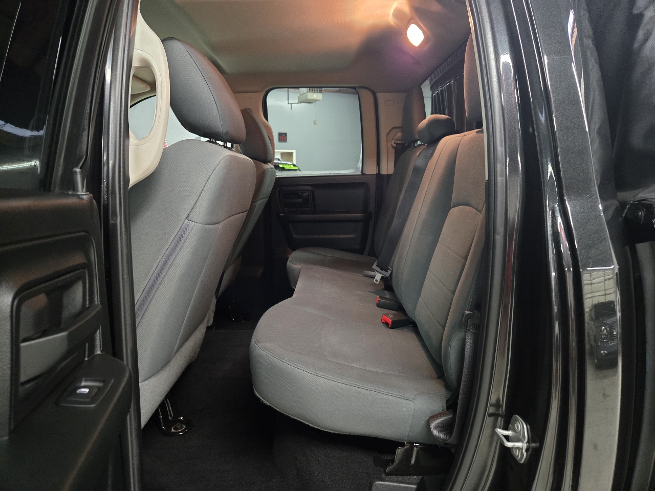 RAM 1500 Tradesman Quad Cab 4WD 2017 RAM 1500 Tradesman Quad Cab 4WD 2017