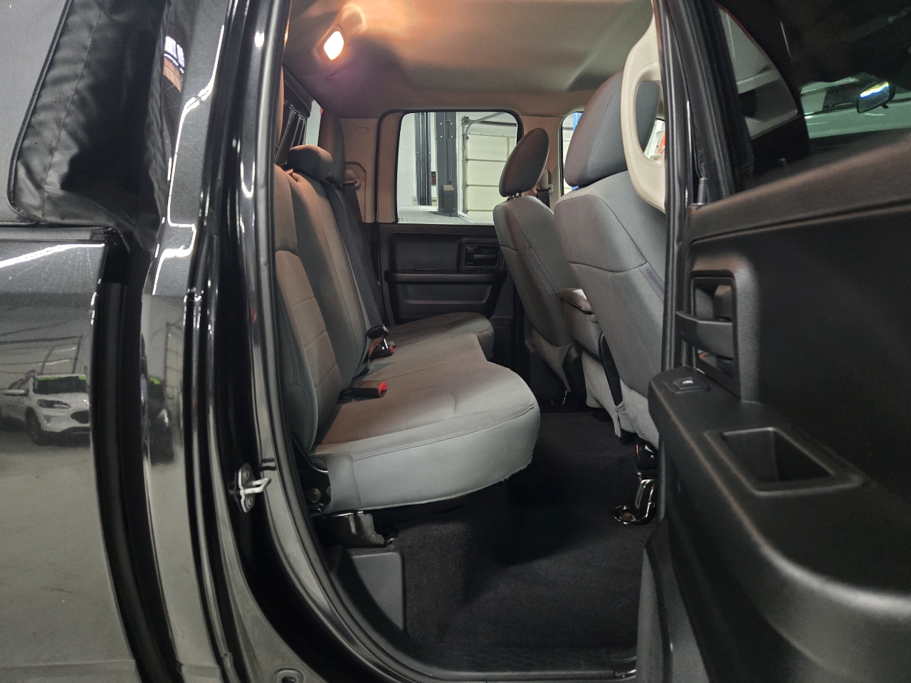 RAM 1500 Tradesman Quad Cab 4WD 2017 RAM 1500 Tradesman Quad Cab 4WD 2017