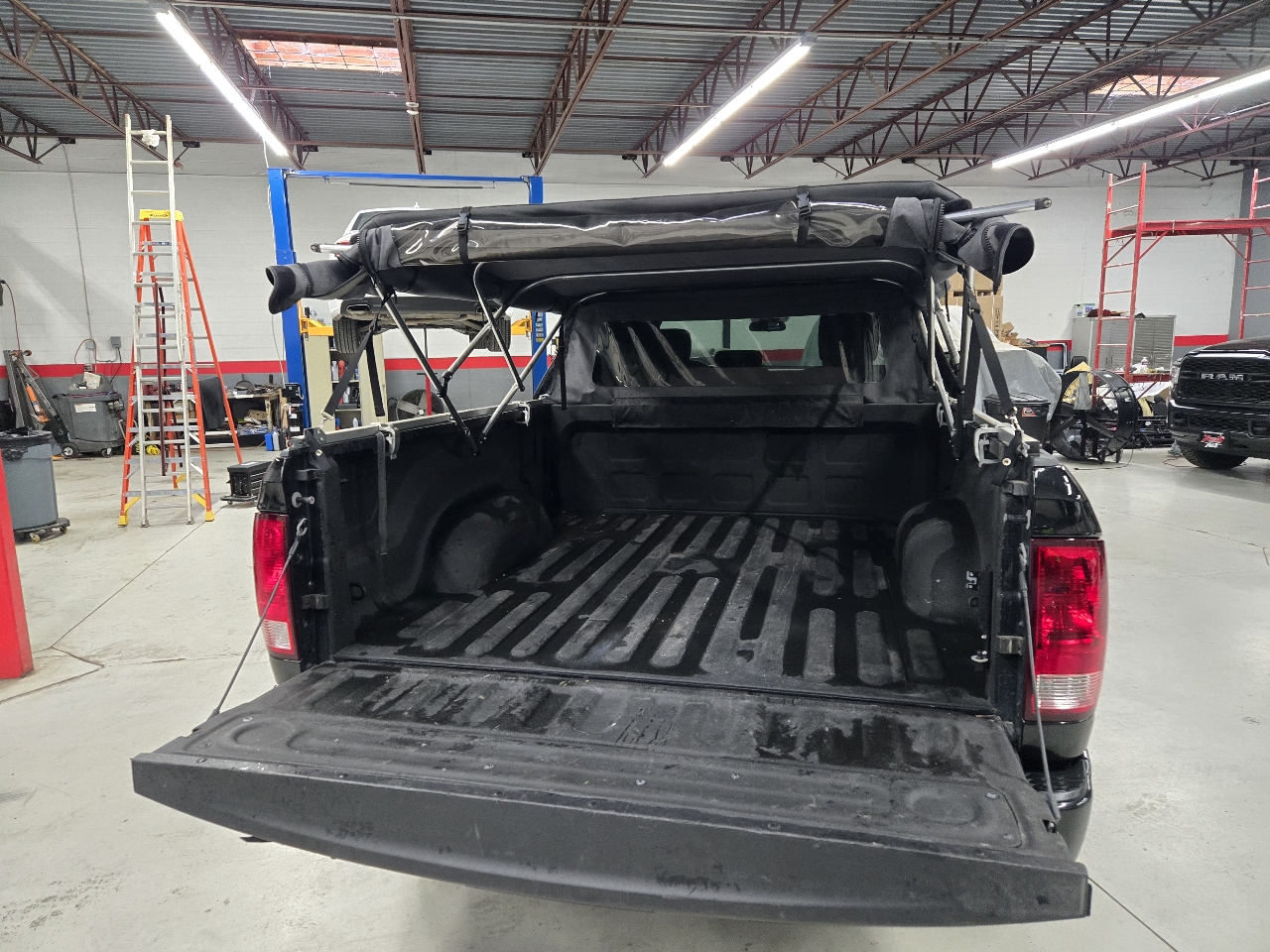 RAM 1500 Tradesman Quad Cab 4WD 2017 RAM 1500 Tradesman Quad Cab 4WD 2017