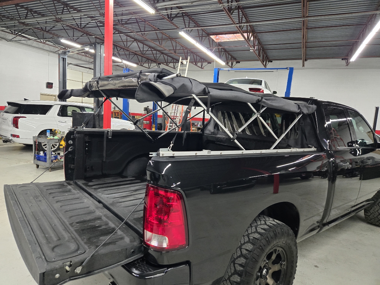 RAM 1500 Tradesman Quad Cab 4WD 2017 RAM 1500 Tradesman Quad Cab 4WD 2017