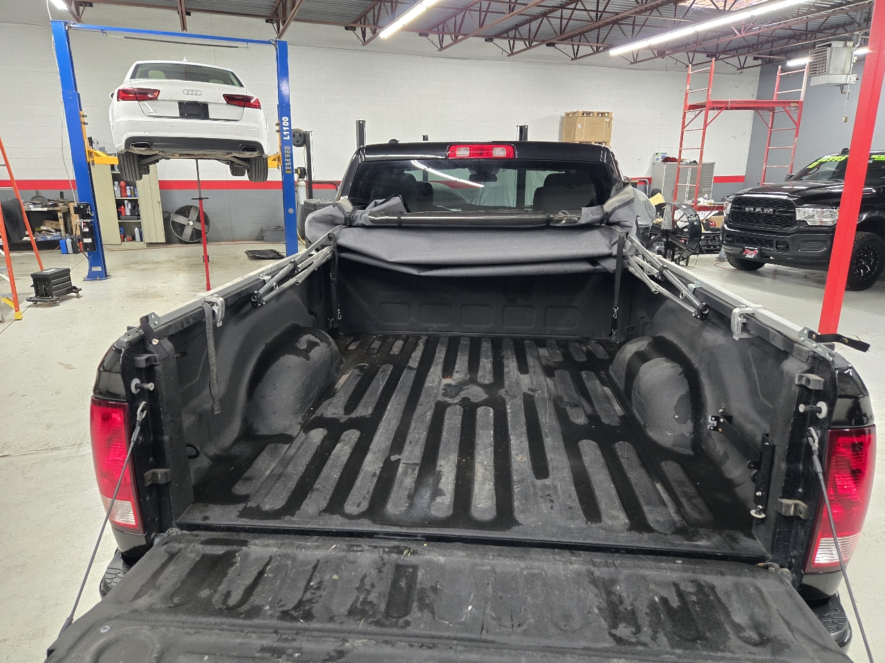 RAM 1500 Tradesman Quad Cab 4WD 2017 RAM 1500 Tradesman Quad Cab 4WD 2017