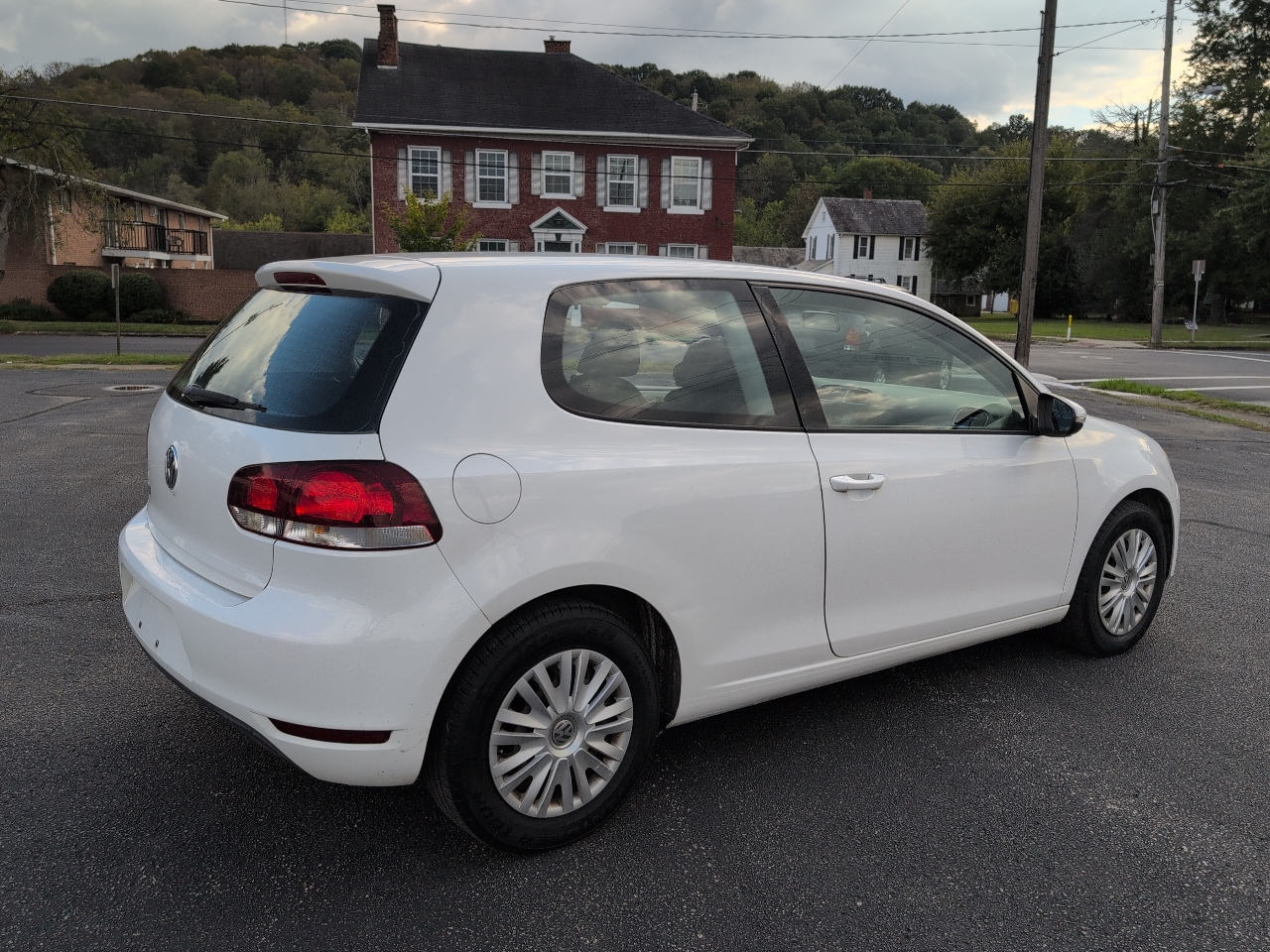 2010 Volkswagen Golf 2.5L photo 2
