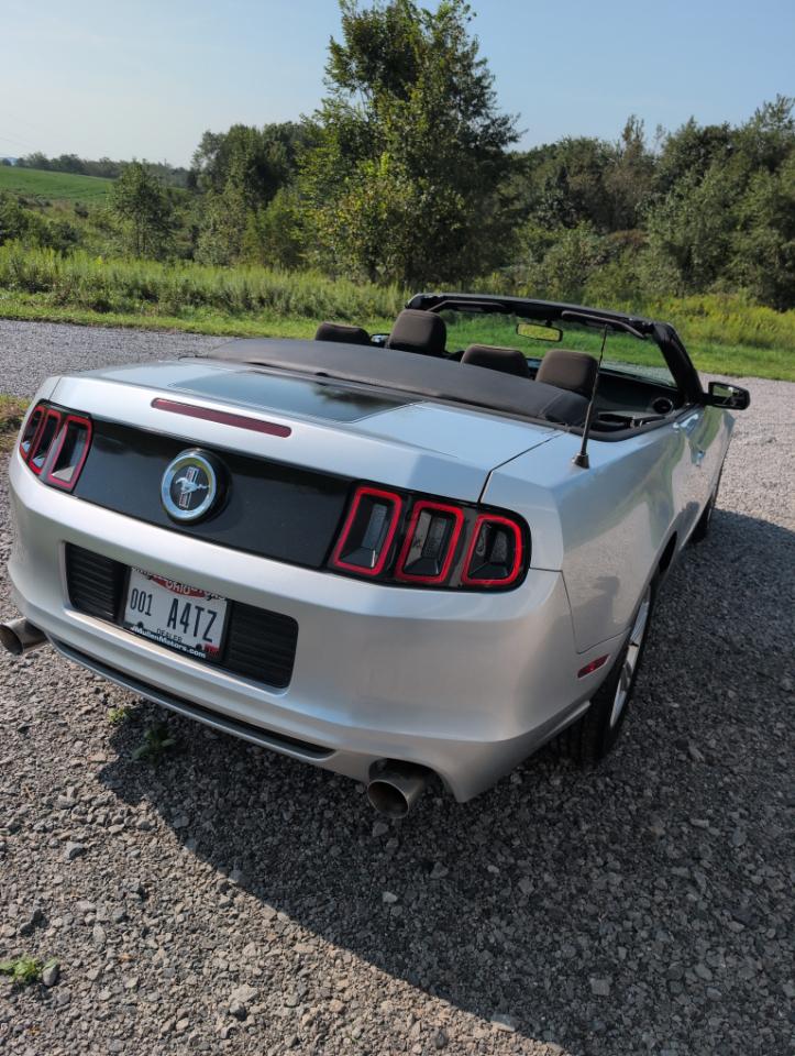 Ford Mustang V6 Convertible 2014