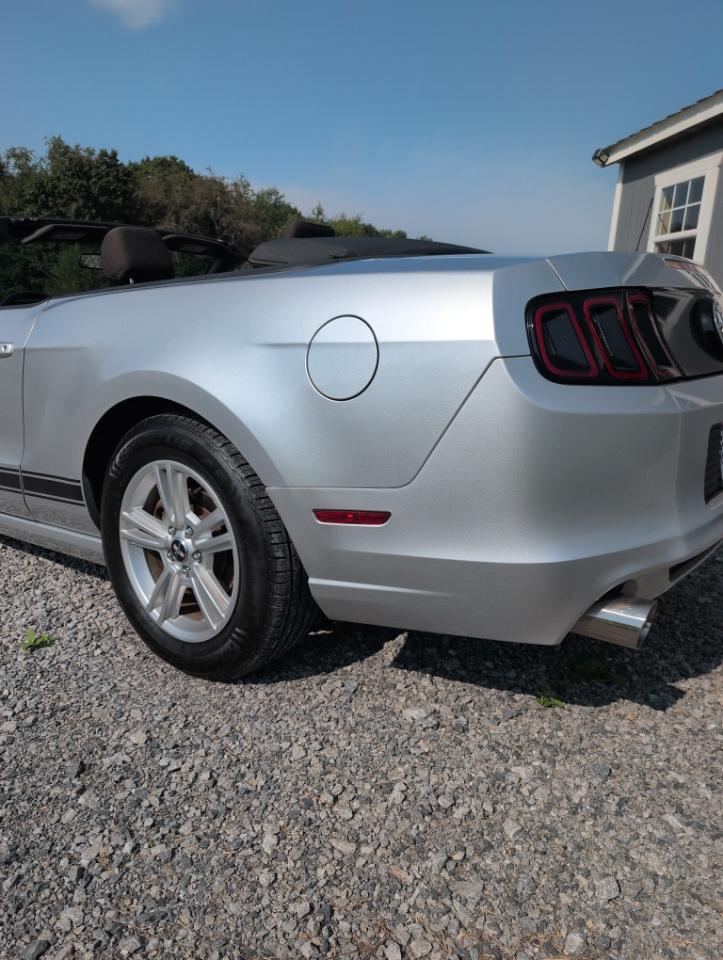 Ford Mustang V6 Convertible 2014
