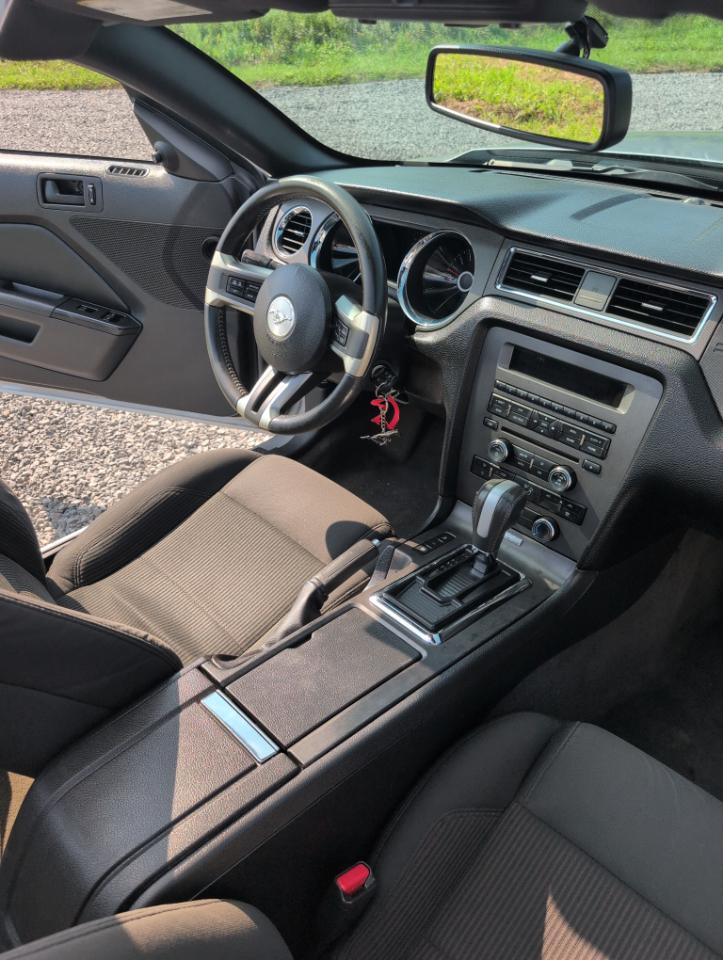 Ford Mustang V6 Convertible 2014