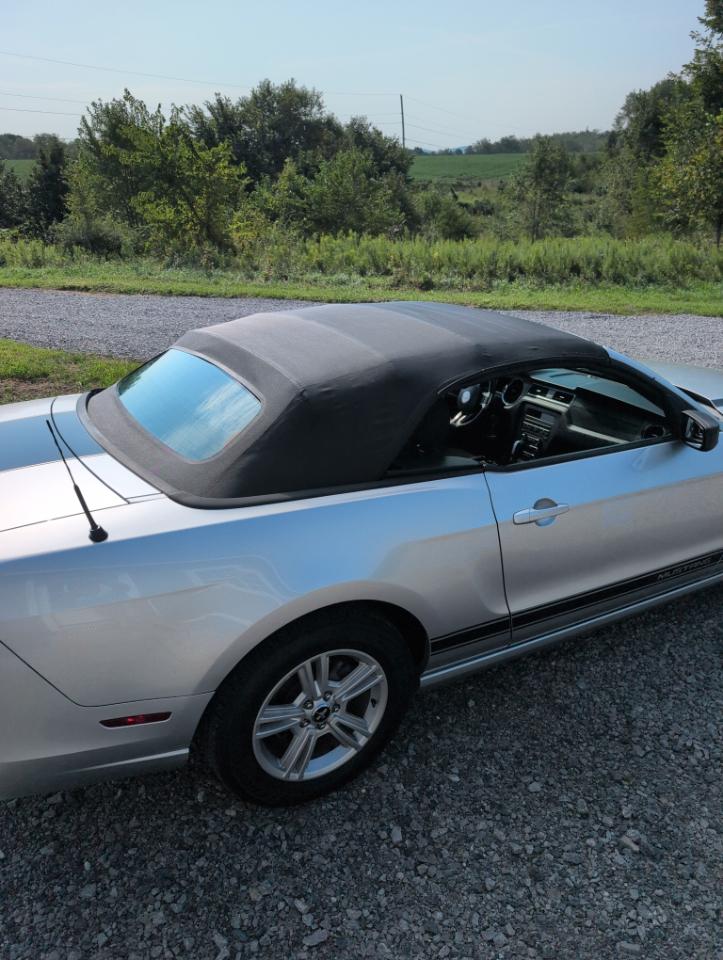 Ford Mustang V6 Convertible 2014