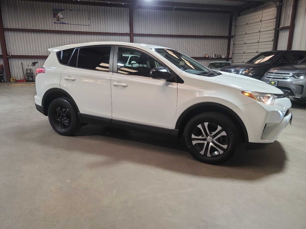 Toyota RAV4 LE FWD (Natl) 2018