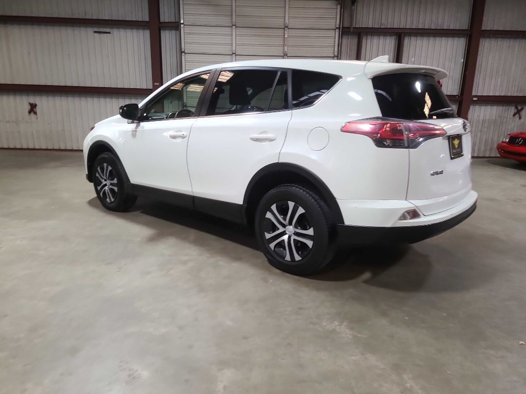 Toyota RAV4 LE FWD (Natl) 2018