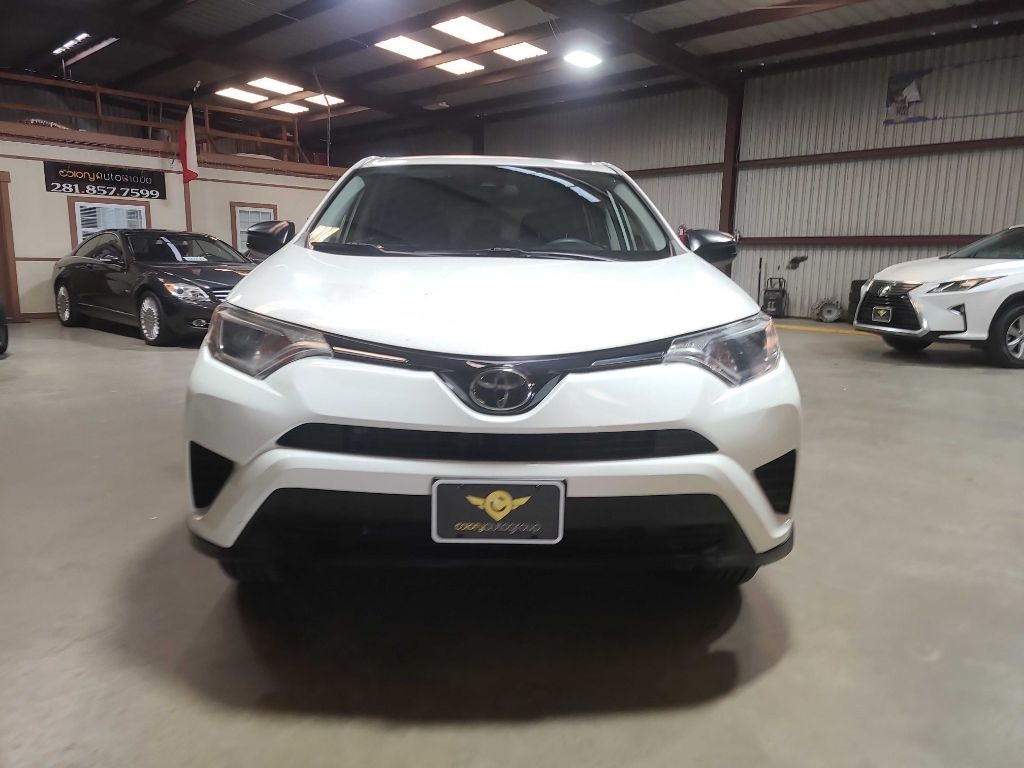 Toyota RAV4 LE FWD (Natl) 2018