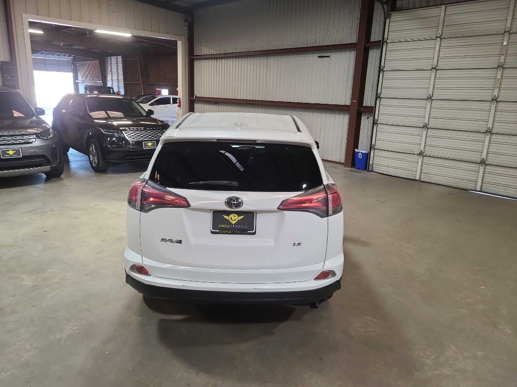 Toyota RAV4 LE FWD (Natl) 2018