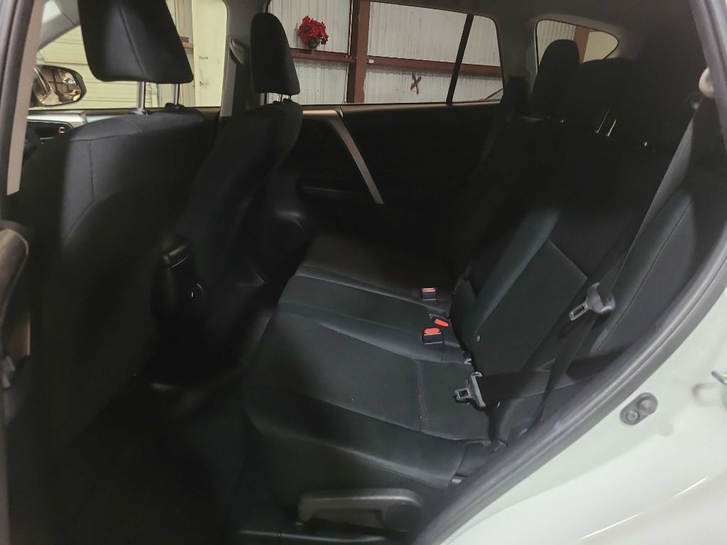 Toyota RAV4 LE FWD (Natl) 2018