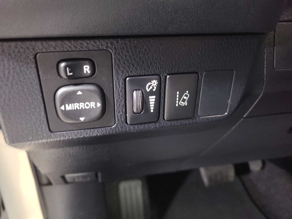 Toyota RAV4 LE FWD (Natl) 2018