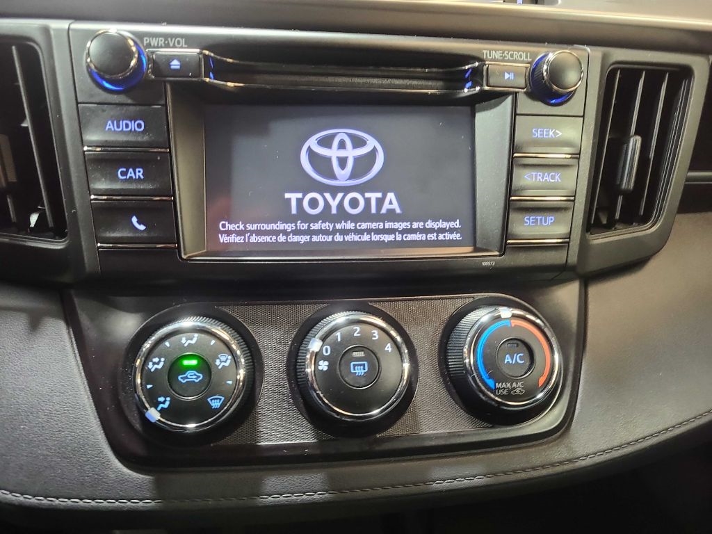 Toyota RAV4 LE FWD (Natl) 2018