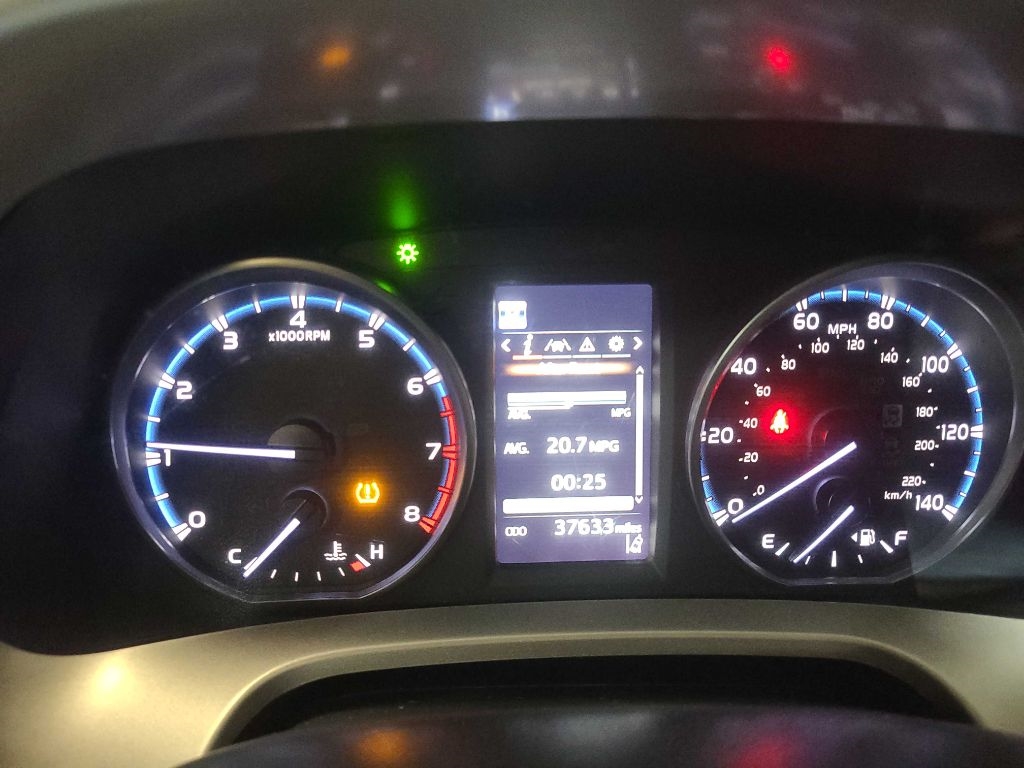 Toyota RAV4 LE FWD (Natl) 2018