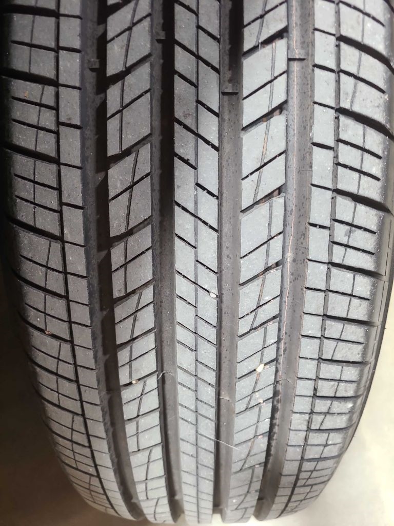 Toyota RAV4 LE FWD (Natl) 2018