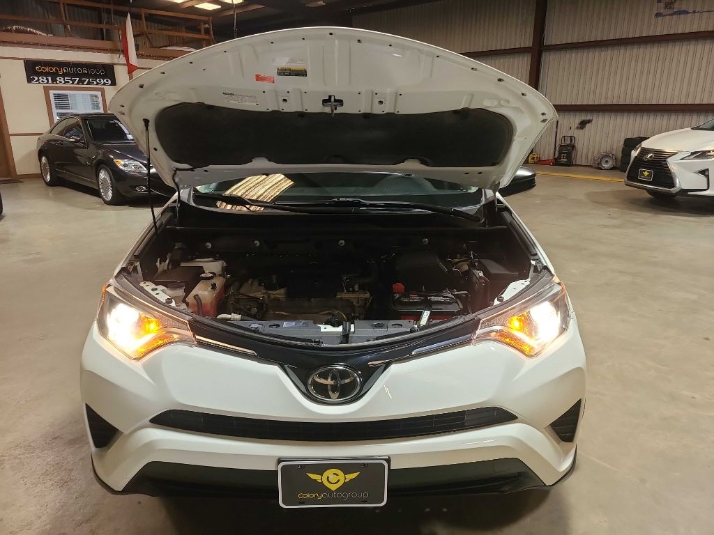 Toyota RAV4 LE FWD (Natl) 2018