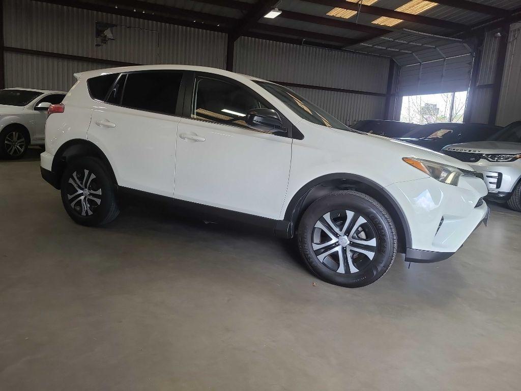 Toyota RAV4 LE FWD (Natl) 2018