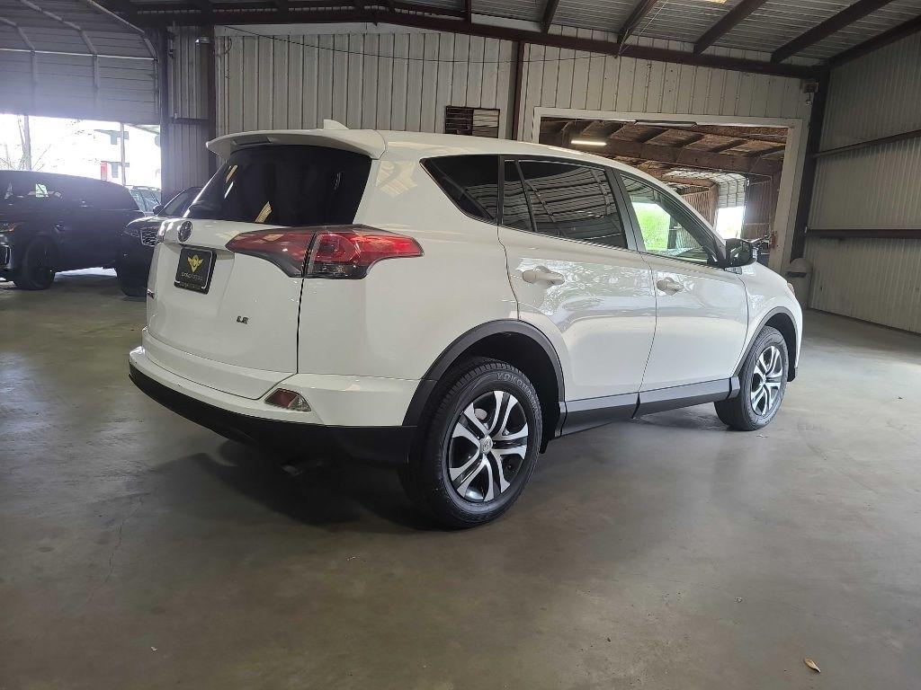 Toyota RAV4 LE FWD (Natl) 2018
