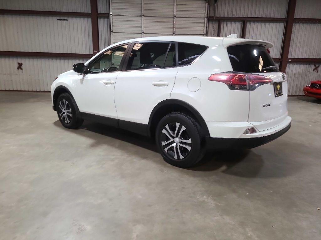 Toyota RAV4 LE FWD (Natl) 2018