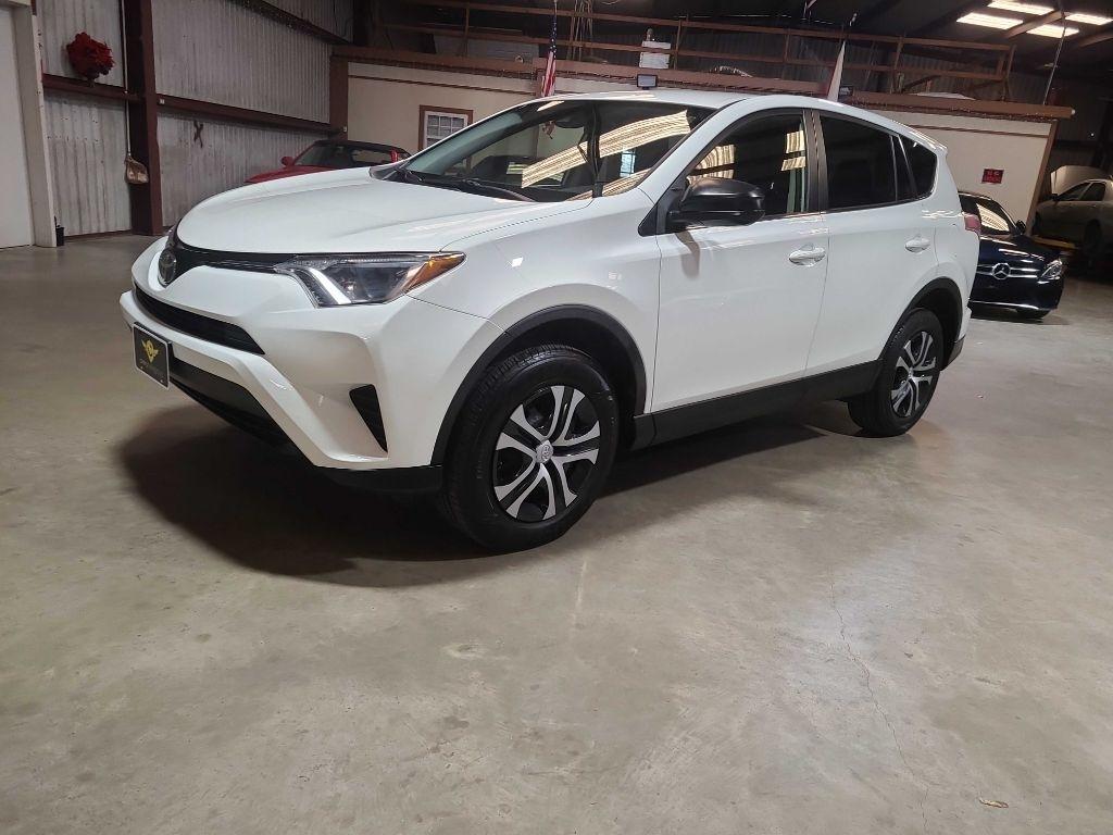 Toyota RAV4 LE FWD (Natl) 2018