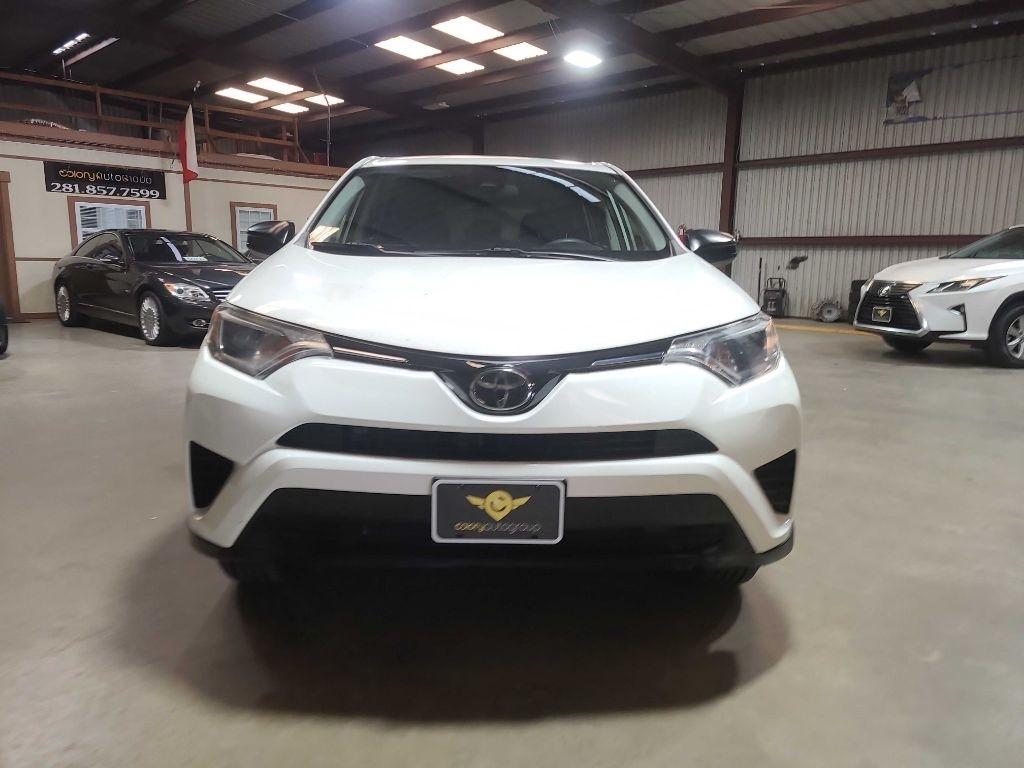 Toyota RAV4 LE FWD (Natl) 2018
