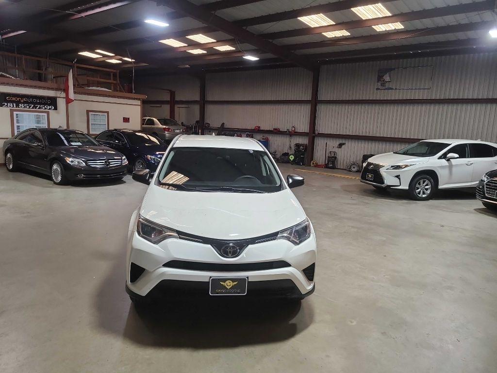 Toyota RAV4 LE FWD (Natl) 2018