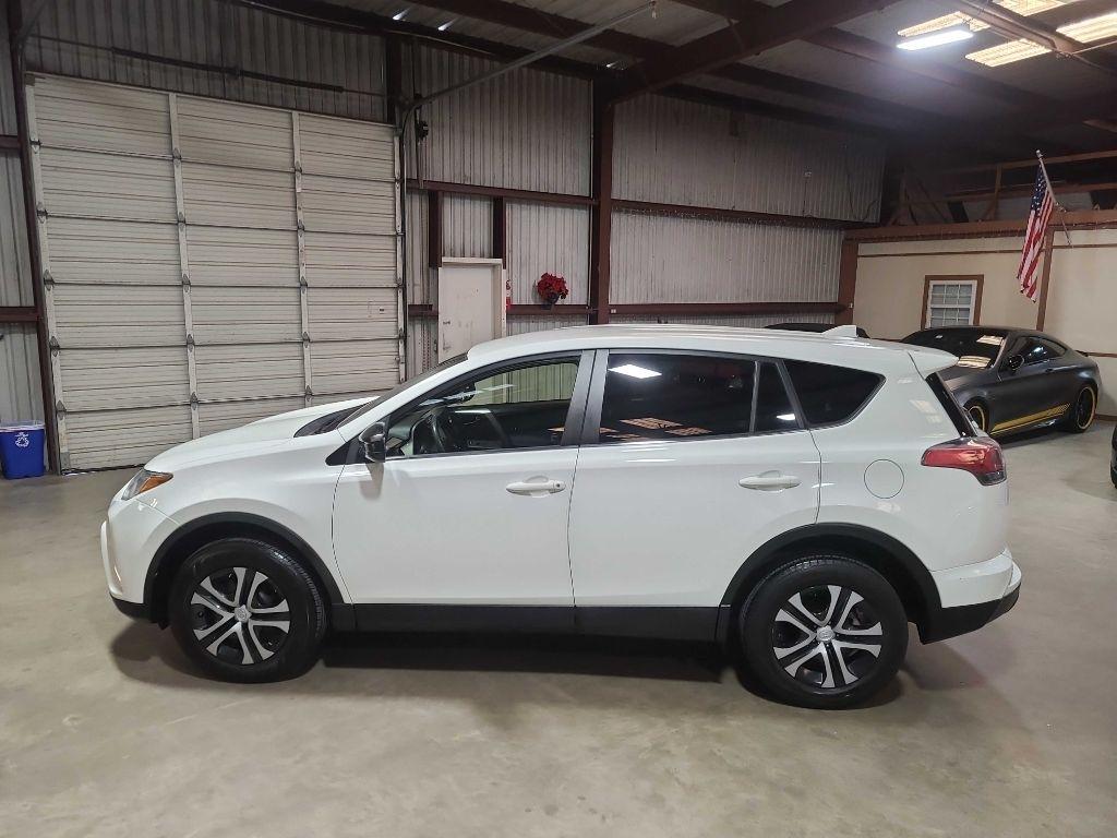 Toyota RAV4 LE FWD (Natl) 2018