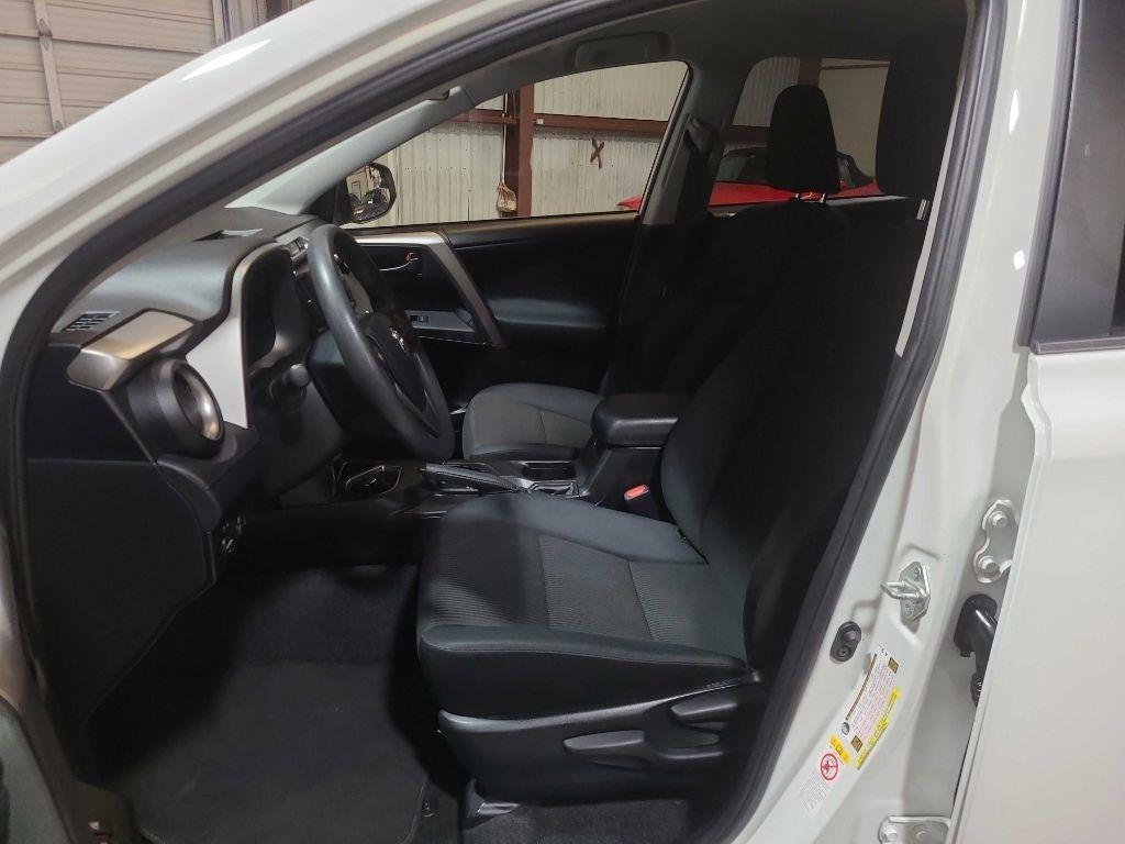 Toyota RAV4 LE FWD (Natl) 2018