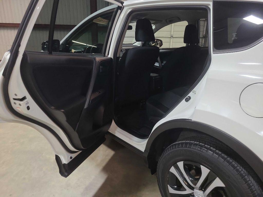 Toyota RAV4 LE FWD (Natl) 2018