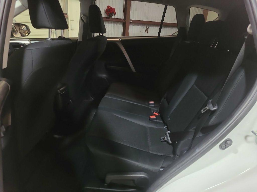 Toyota RAV4 LE FWD (Natl) 2018