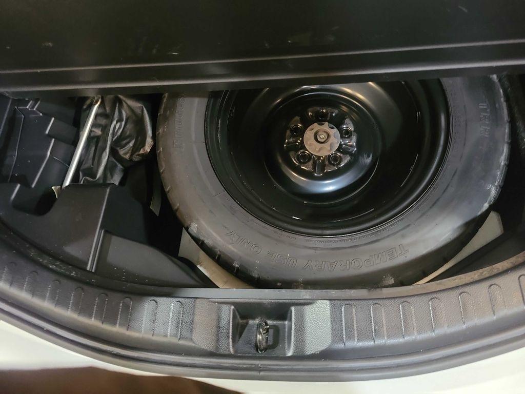 Toyota RAV4 LE FWD (Natl) 2018