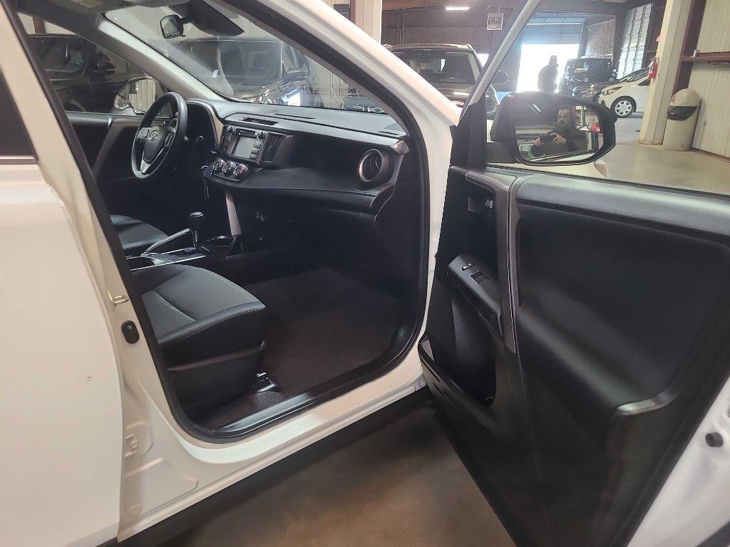 Toyota RAV4 LE FWD (Natl) 2018