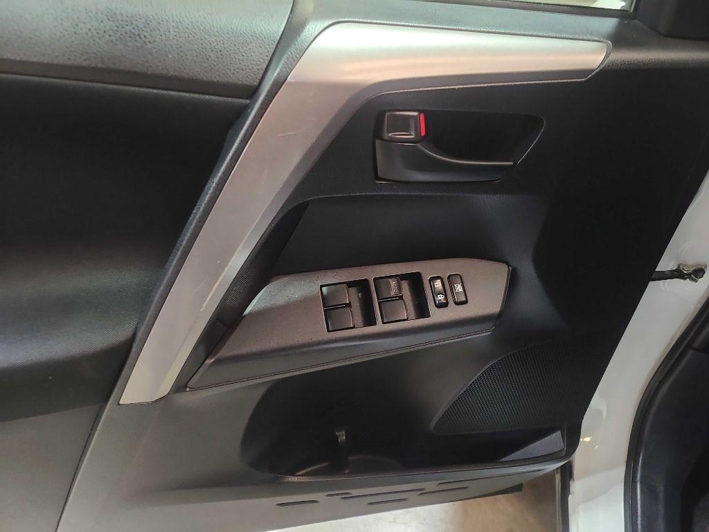 Toyota RAV4 LE FWD (Natl) 2018